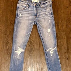 ABERCROMBIE & FITCH ANKLE JEANS SIZE 2R